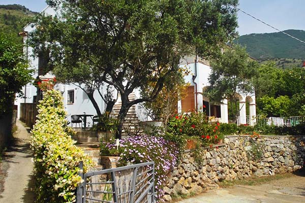 B&B La Giara - ad Acquafredda - a cinque minuti dalla spiaggia Lubba